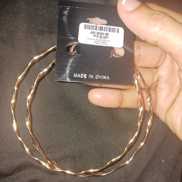 NEW Women Rose gold fashion hoop earrings - Picture 4 of 6